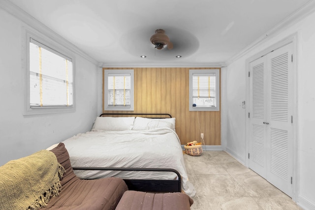 71 N Bay Harbor Dr, Key Largo, FL 33037 - bedroom featuring crown molding, a closet, and a ceiling fan