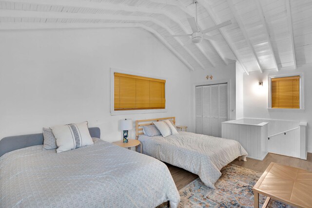 71 N Bay Harbor Dr, Key Largo, FL 33037 - bedroom featuring lofted ceiling, wood finished floors, and a closet