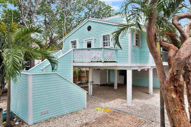 71 N Bay Harbor Dr, Key Largo, FL 33037 - view of front of home featuring a deck and a carport