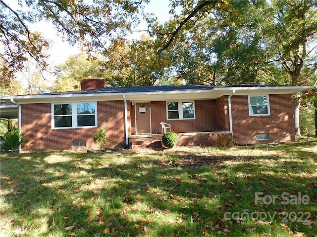 single story home featuring a front lawn