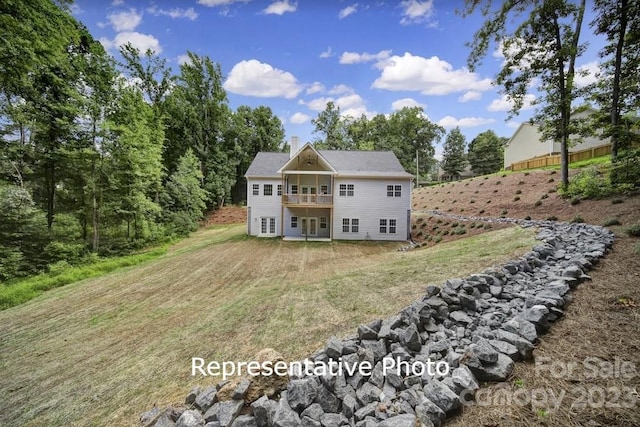 view of front of house featuring a front yard