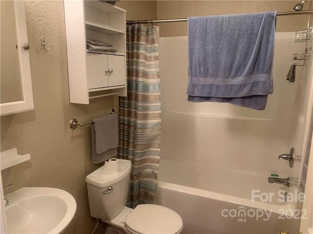 full bathroom featuring sink, toilet, and shower / bathtub combination with curtain