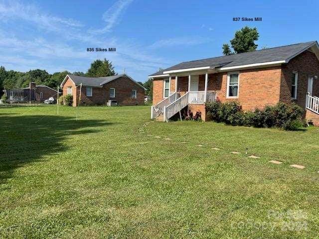 835 Sikes Mill Rd, Monroe, NC 28110 - view of front of home with a front yard