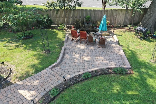 view of yard featuring a patio area