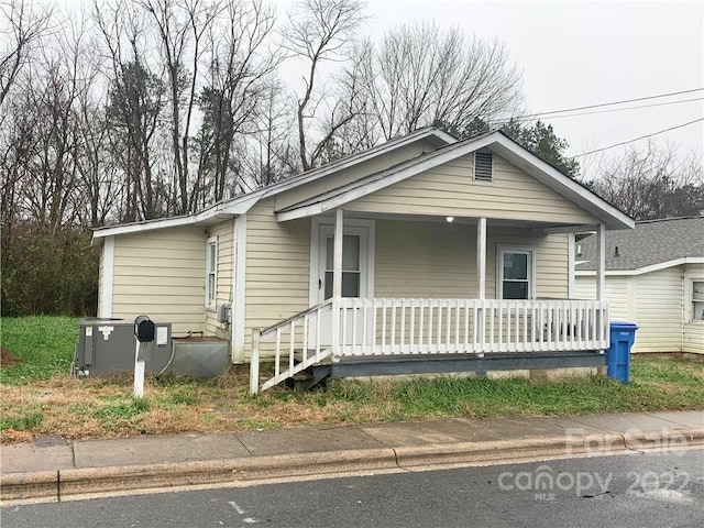 view of front of house featuring a porch