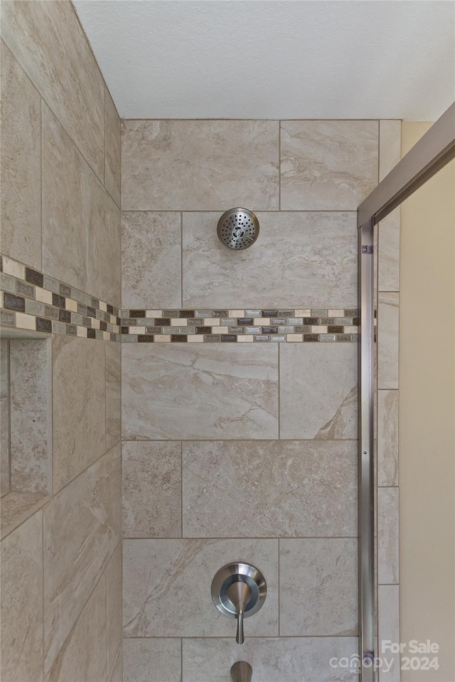 details featuring a tile shower