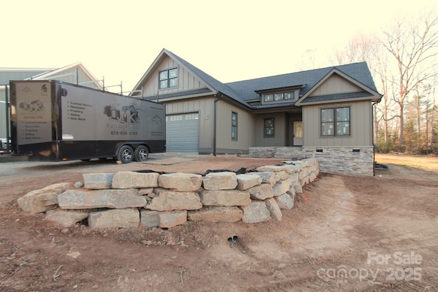 view of front facade featuring a garage