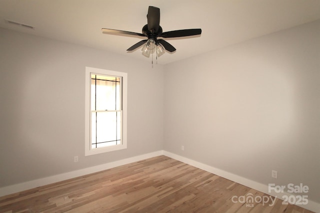 empty room featuring light hardwood / wood-style floors and ceiling fan