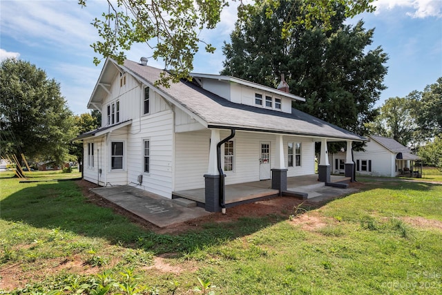 view of front of home featuring covered porch and a front lawn