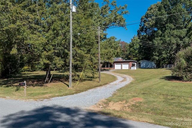 view of front of property featuring a front yard and a garage