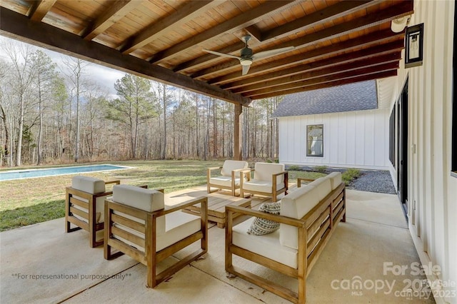 view of terrace featuring an outdoor hangout area and ceiling fan