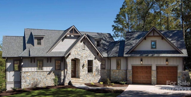 view of front facade featuring a garage