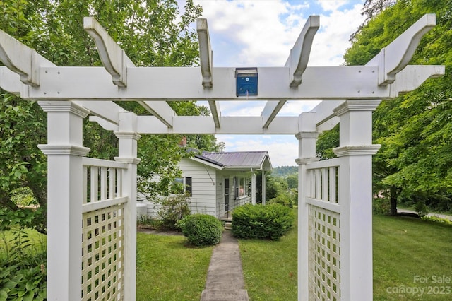 view of front of property with a front lawn