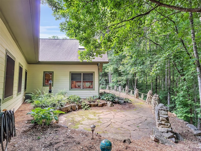 view of yard featuring a patio area