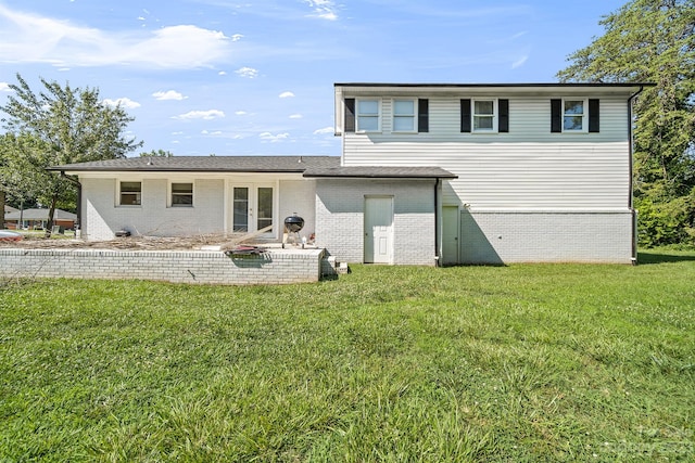 back of house featuring a yard