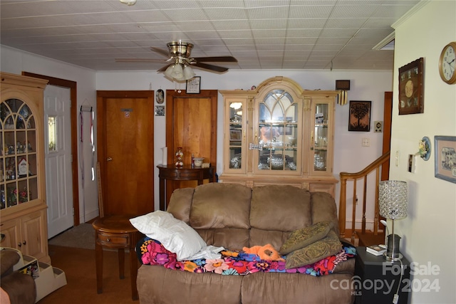 carpeted living room featuring ceiling fan