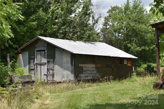 view of outdoor structure