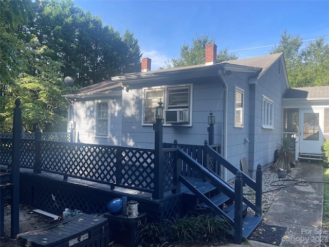 view of front facade featuring a wooden deck