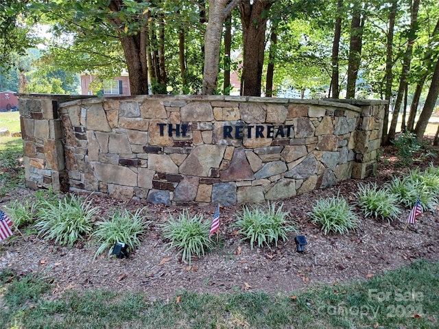 view of community / neighborhood sign