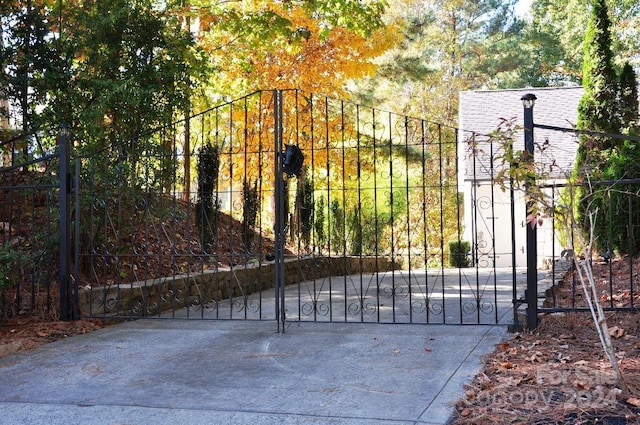 3645 Lake Bluff Dr, Sherrills Ford, NC 28763 - view of gate