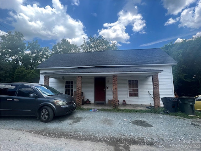 view of front of property featuring covered porch