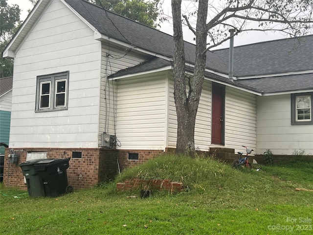 view of side of property with a lawn