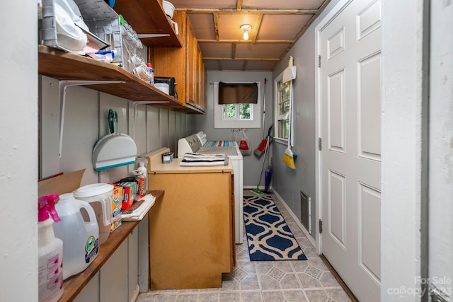 washroom featuring light tile flooring and washing machine and dryer