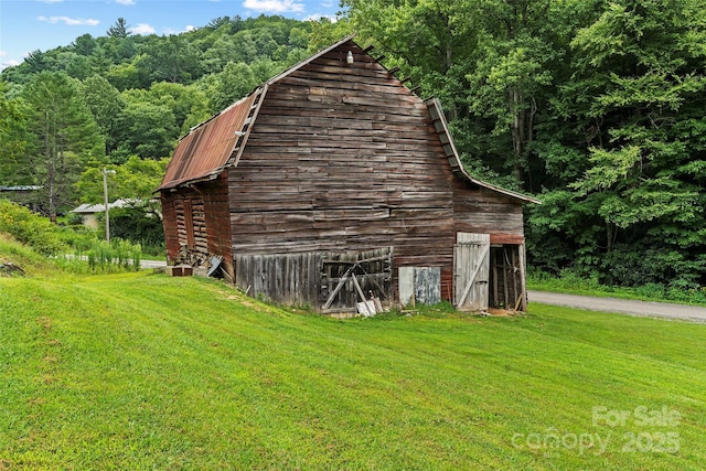 view of outbuilding featuring a yard