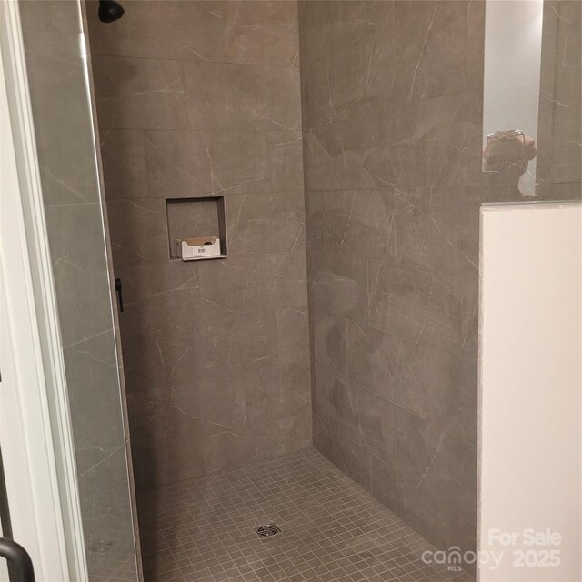 bathroom with a tile shower