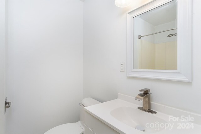 bathroom with vanity, toilet, and walk in shower