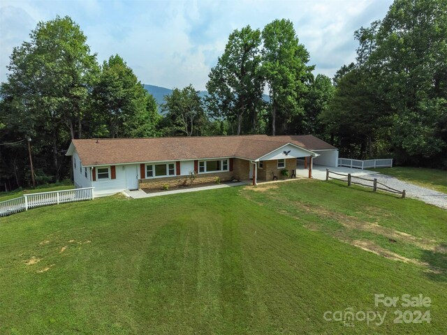 ranch-style home with a front yard