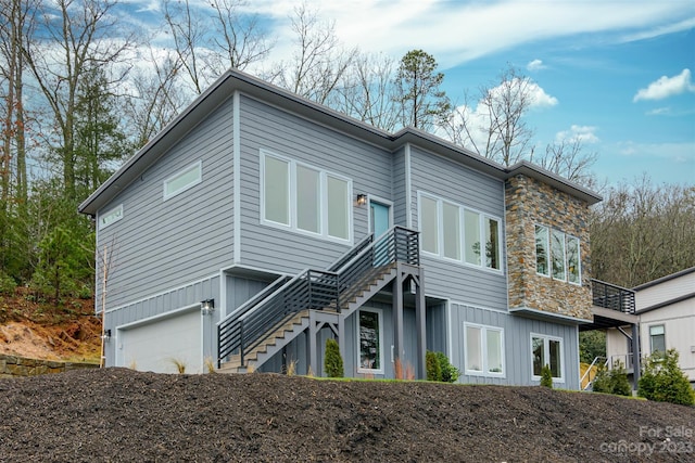 view of front of home with a garage