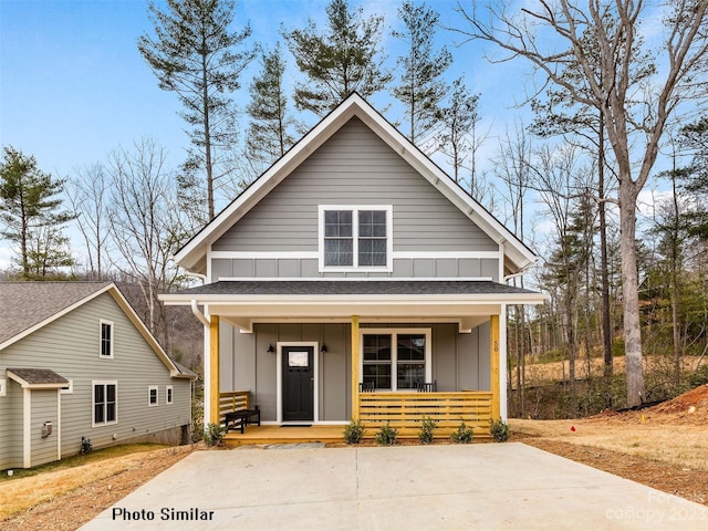 view of front of property featuring a porch