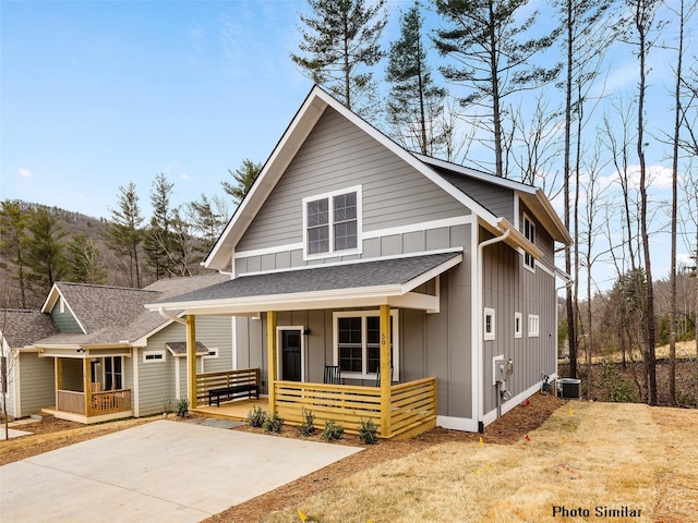 view of front of property featuring covered porch