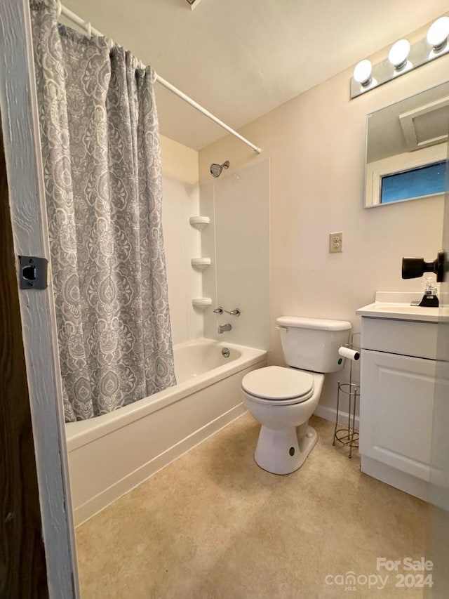 full bathroom featuring shower / tub combo with curtain, vanity, and toilet