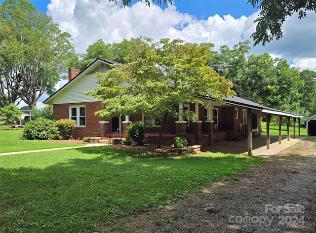 view of front of home featuring a front yard