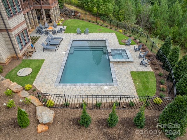 view of pool featuring a patio, a yard, and an in ground hot tub