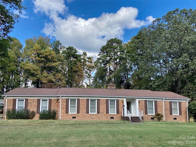 ranch-style home with a front yard