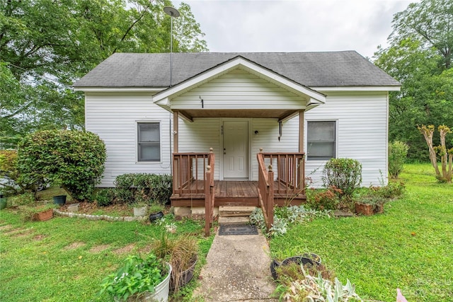 view of front of house featuring a front yard