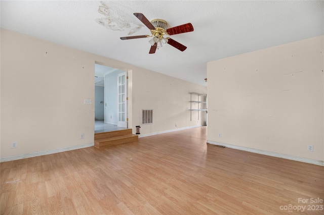 empty room featuring light hardwood / wood-style floors and ceiling fan