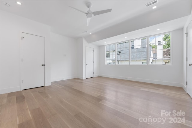 unfurnished room featuring light wood-type flooring and ceiling fan