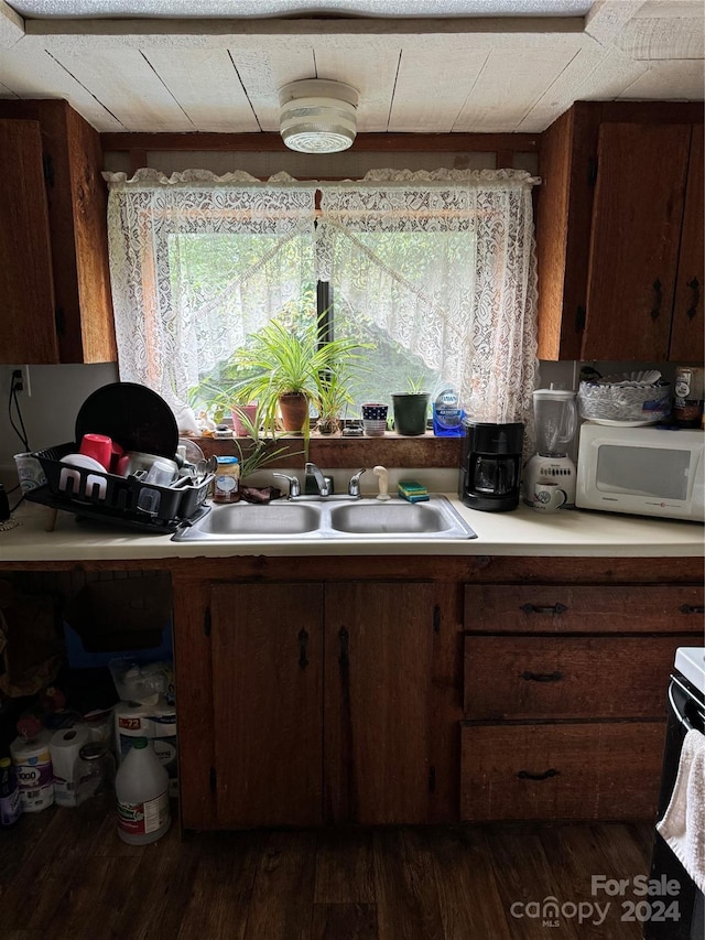 kitchen with dark wood-type flooring, black electric range oven, a sink, light countertops, and white microwave