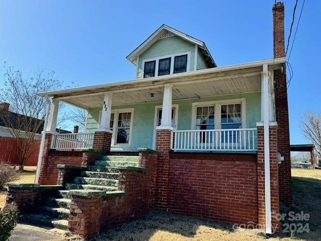 view of front of house featuring a porch