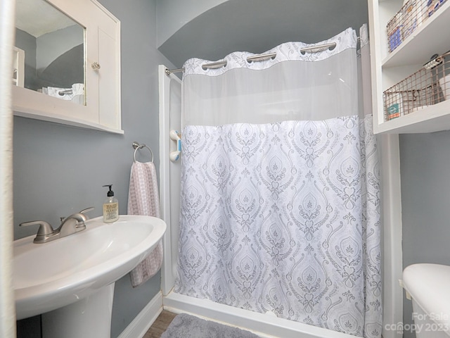 bathroom featuring toilet and sink