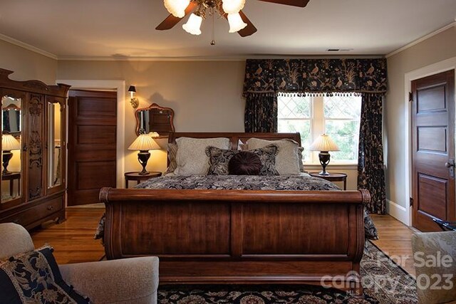 bedroom featuring light wood-type flooring, ceiling fan, and ornamental molding