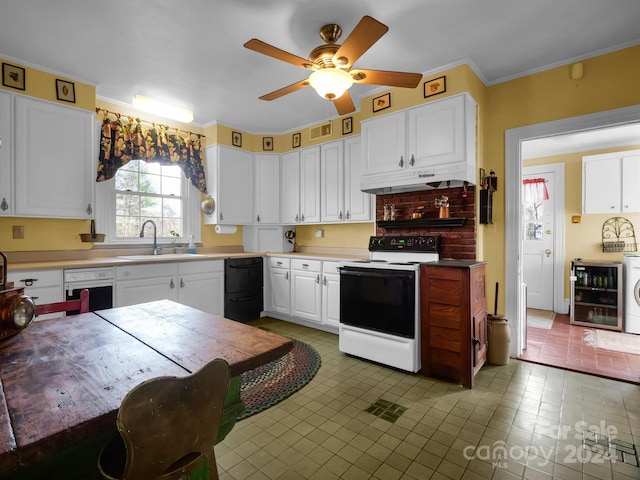 kitchen featuring white cabinets, electric range, sink, ceiling fan, and ornamental molding