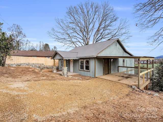 view of front of property