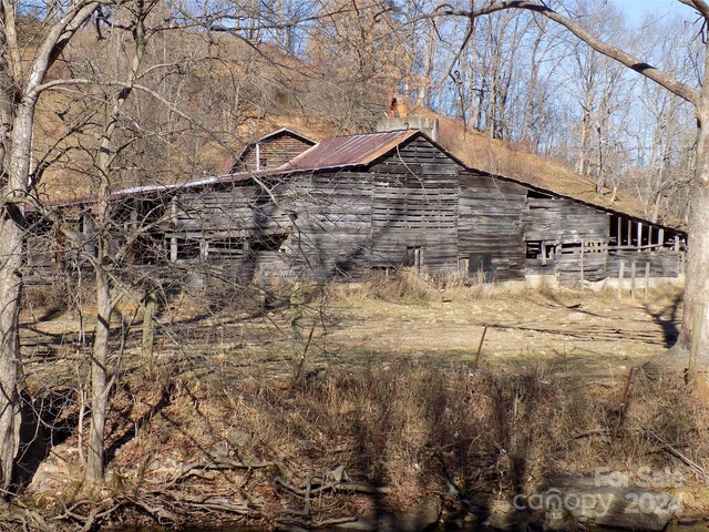 view of property exterior