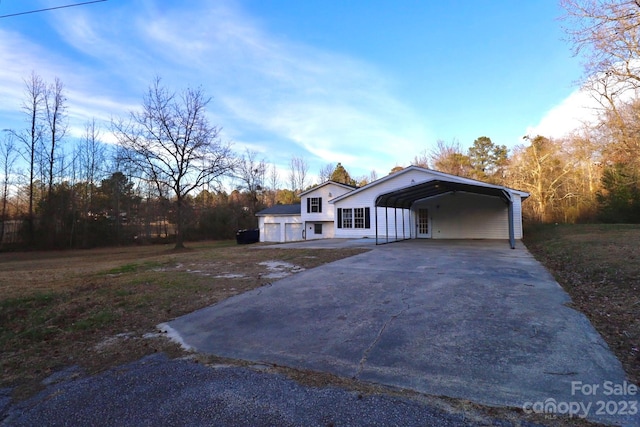 view of front of home featuring a carport and a garage