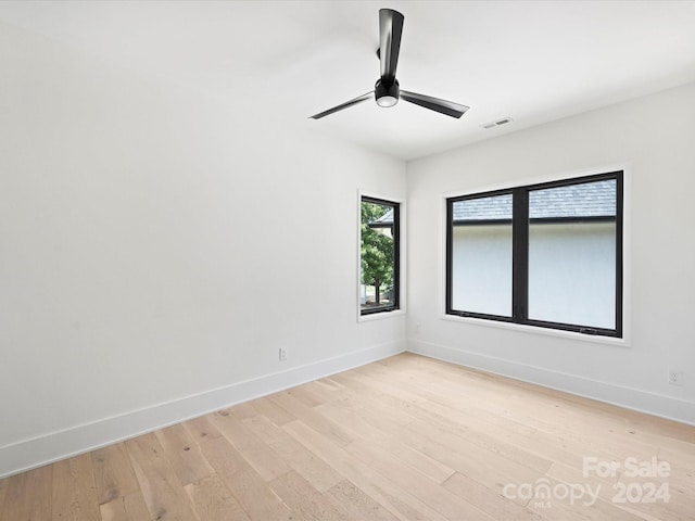 unfurnished room featuring light hardwood / wood-style floors and ceiling fan